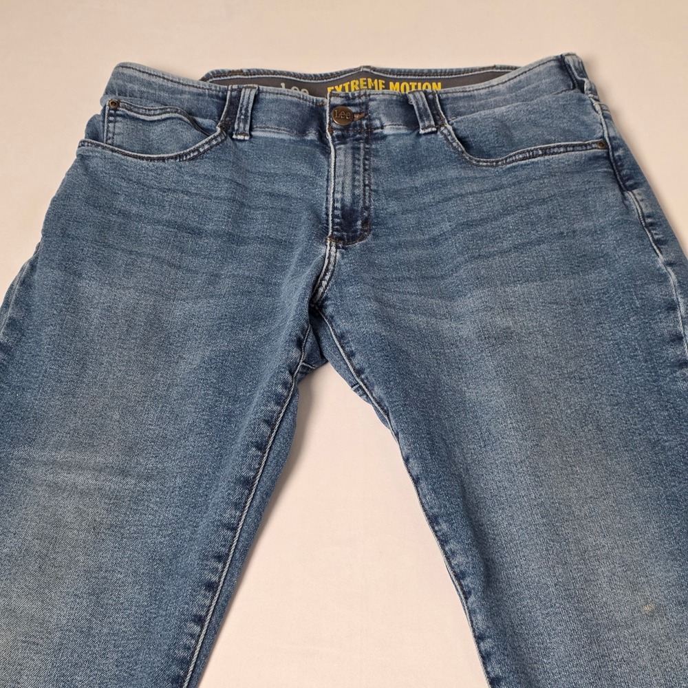 Lee Extreme Motion Jeans Mens 36x30 Blue Straight Fit Tapered Leg Performance